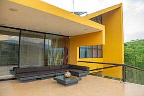 Casa Ave del Risco (Villa con río y cascada al interior)