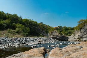 Casa Ave del Risco (Villa con río y cascada al interior)