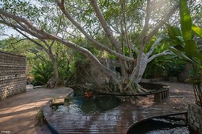Casa Ave del Risco (Villa con río y cascada al interior)