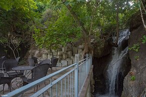 Casa Ave del Risco (Villa con río y cascada al interior)