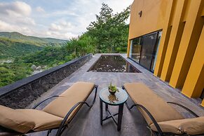 Casa Ave del Risco (Villa con río y cascada al interior)