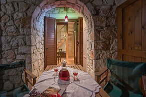 Myrties stone houses