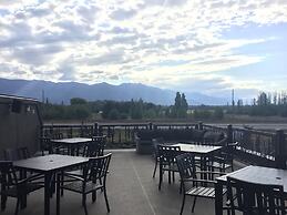 Glacier International Lodge