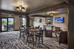 Glacier International Lodge