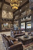 Glacier International Lodge