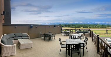 Glacier International Lodge