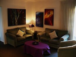 Christchurch City & Country Cottages - Nut Point Cottage