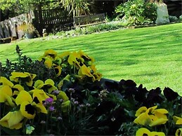 Christchurch City & Country Cottages - Nut Point Cottage