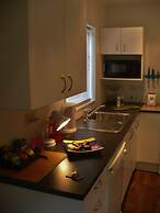 Christchurch City & Country Cottages - Nut Point Cottage