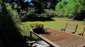 Christchurch City & Country Cottages - Nut Point Cottage