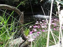 Christchurch City & Country Cottages - Nut Point Cottage