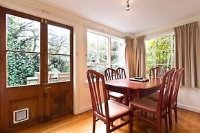 Christchurch City & Country Cottages - Brockworth Cottage