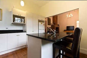 Christchurch City & Country Cottages - Brockworth Cottage