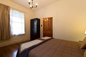 Christchurch City & Country Cottages - Brockworth Cottage