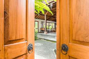 Sari Bamboo Bungalows