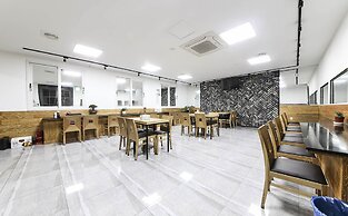 Bentley Business Hotel