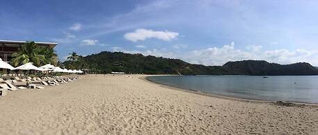 Beach Condos Pico de Loro Hamilo Coast