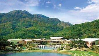 Beach Condos Pico de Loro Hamilo Coast