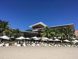 Beach Condos Pico de Loro Hamilo Coast