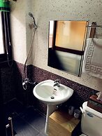 Qi Hua Zhen Ju Homestay