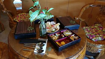 Qi Hua Zhen Ju Homestay