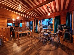 The Chalets Naldehra