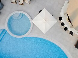 Melidron Hotel & Suites