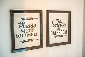 QuickStay CN Tower View Condo in Fort York