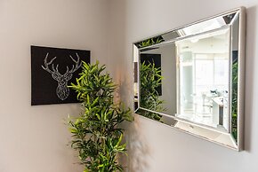 QuickStay CN Tower View Condo in Fort York