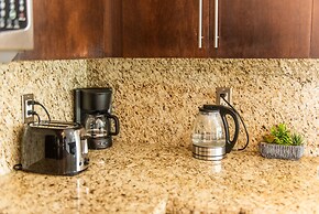 QuickStay CN Tower View Condo in Fort York