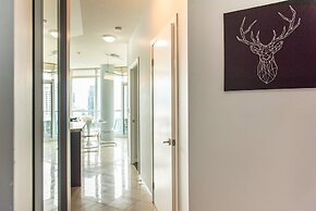 QuickStay CN Tower View Condo in Fort York