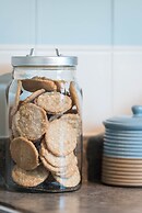 QuickStay CN Tower View Condo in Fort York