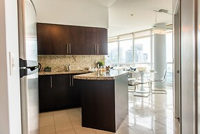 QuickStay CN Tower View Condo in Fort York