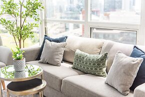 QuickStay CN Tower View Condo in Fort York