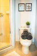 QuickStay CN Tower View Condo in Fort York