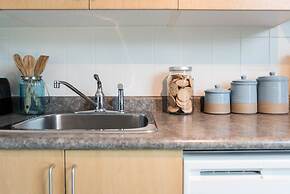 QuickStay CN Tower View Condo in Fort York