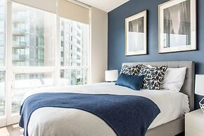QuickStay CN Tower View Condo in Fort York