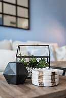 QuickStay CN Tower View Condo in Fort York