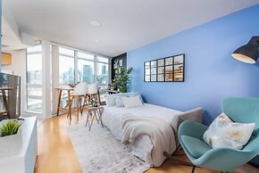 QuickStay CN Tower View Condo in Fort York