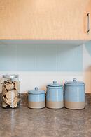 QuickStay CN Tower View Condo in Fort York