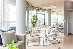 QuickStay CN Tower View Condo in Fort York