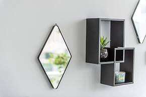 QuickStay CN Tower View Condo in Fort York