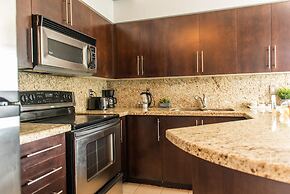 QuickStay CN Tower View Condo in Fort York