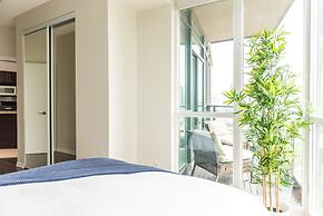 QuickStay CN Tower View Condo in Fort York