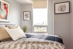 QuickStay CN Tower View Condo in Fort York