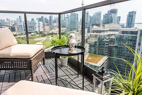 QuickStay CN Tower View Condo in Fort York