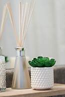 QuickStay CN Tower View Condo in Fort York