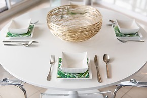 QuickStay CN Tower View Condo in Fort York