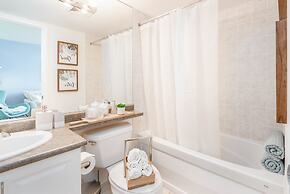 QuickStay CN Tower View Condo in Fort York