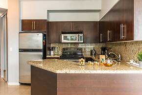 QuickStay CN Tower View Condo in Fort York